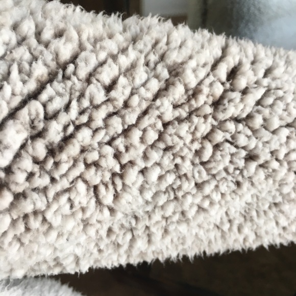 Sherpa Pullover - Picture 4 of 8